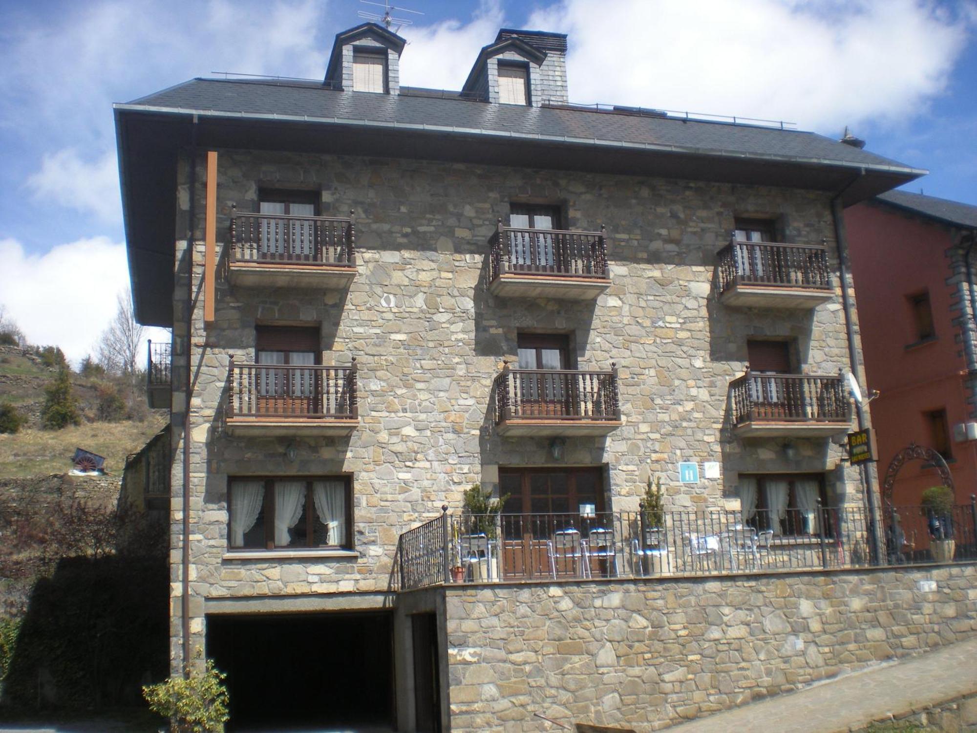 Hotel Las Nieves Linas de Broto ภายนอก รูปภาพ