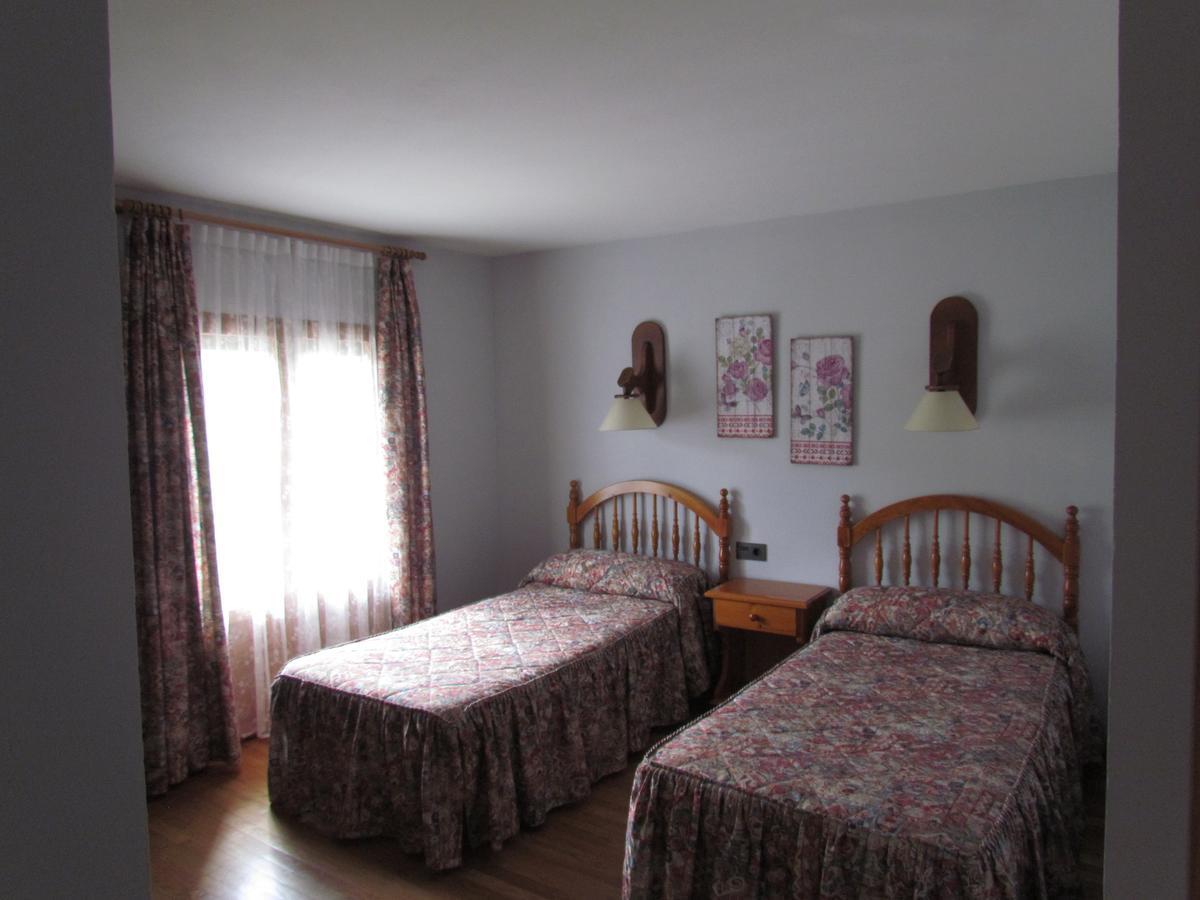 Hotel Las Nieves Linas de Broto ภายนอก รูปภาพ