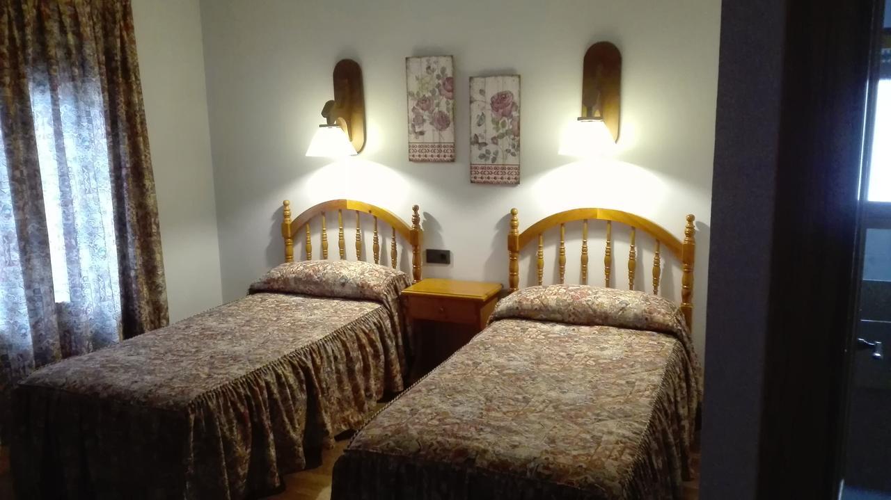 Hotel Las Nieves Linas de Broto ภายนอก รูปภาพ