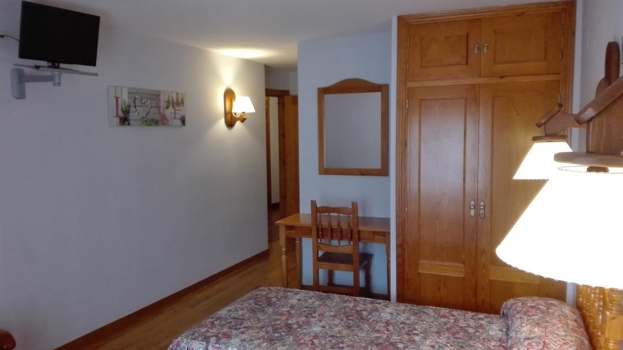 Hotel Las Nieves Linas de Broto ภายนอก รูปภาพ