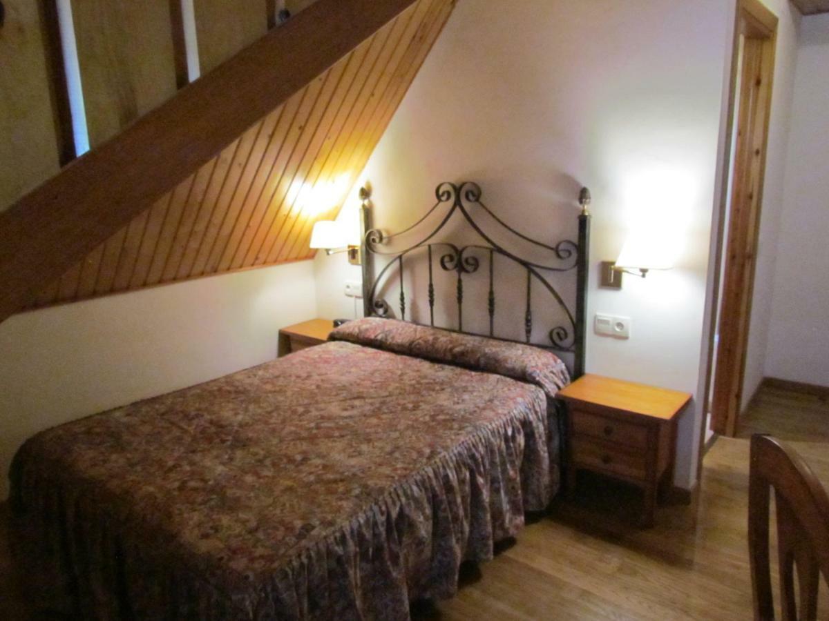 Hotel Las Nieves Linas de Broto ภายนอก รูปภาพ