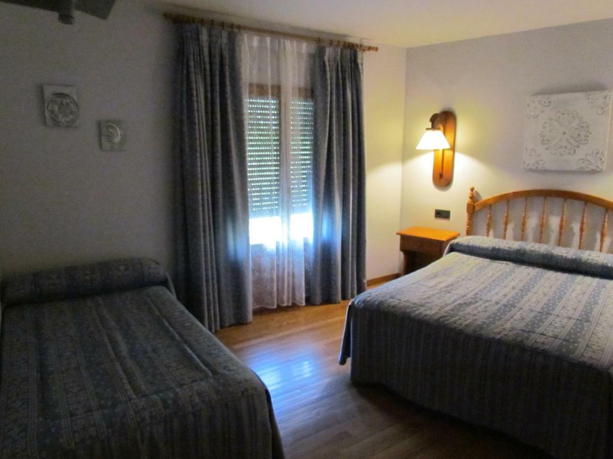 Hotel Las Nieves Linas de Broto ภายนอก รูปภาพ