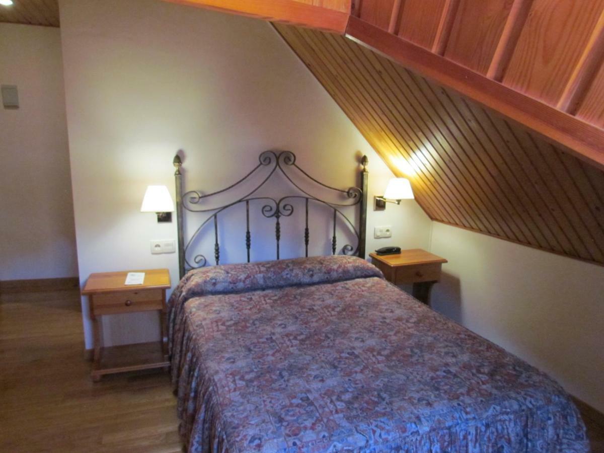 Hotel Las Nieves Linas de Broto ภายนอก รูปภาพ