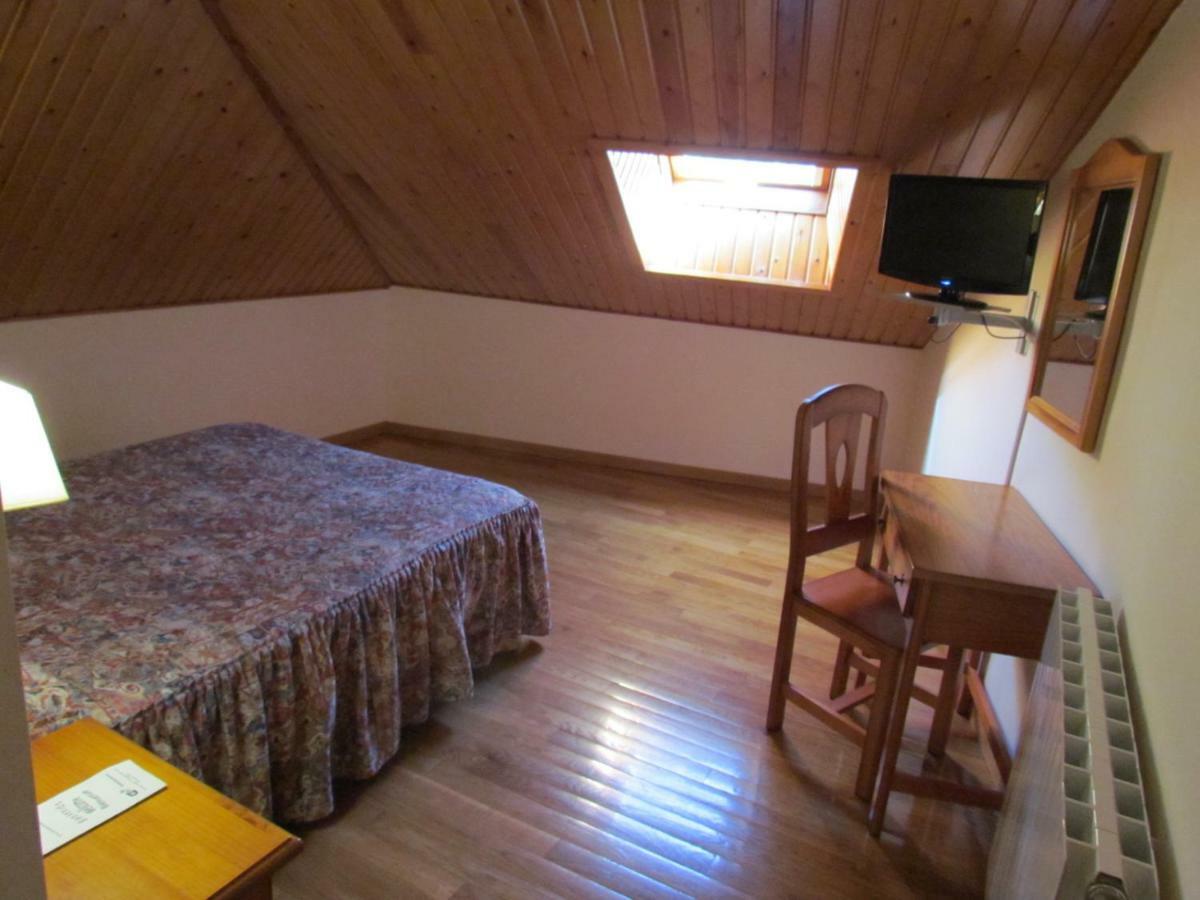 Hotel Las Nieves Linas de Broto ภายนอก รูปภาพ