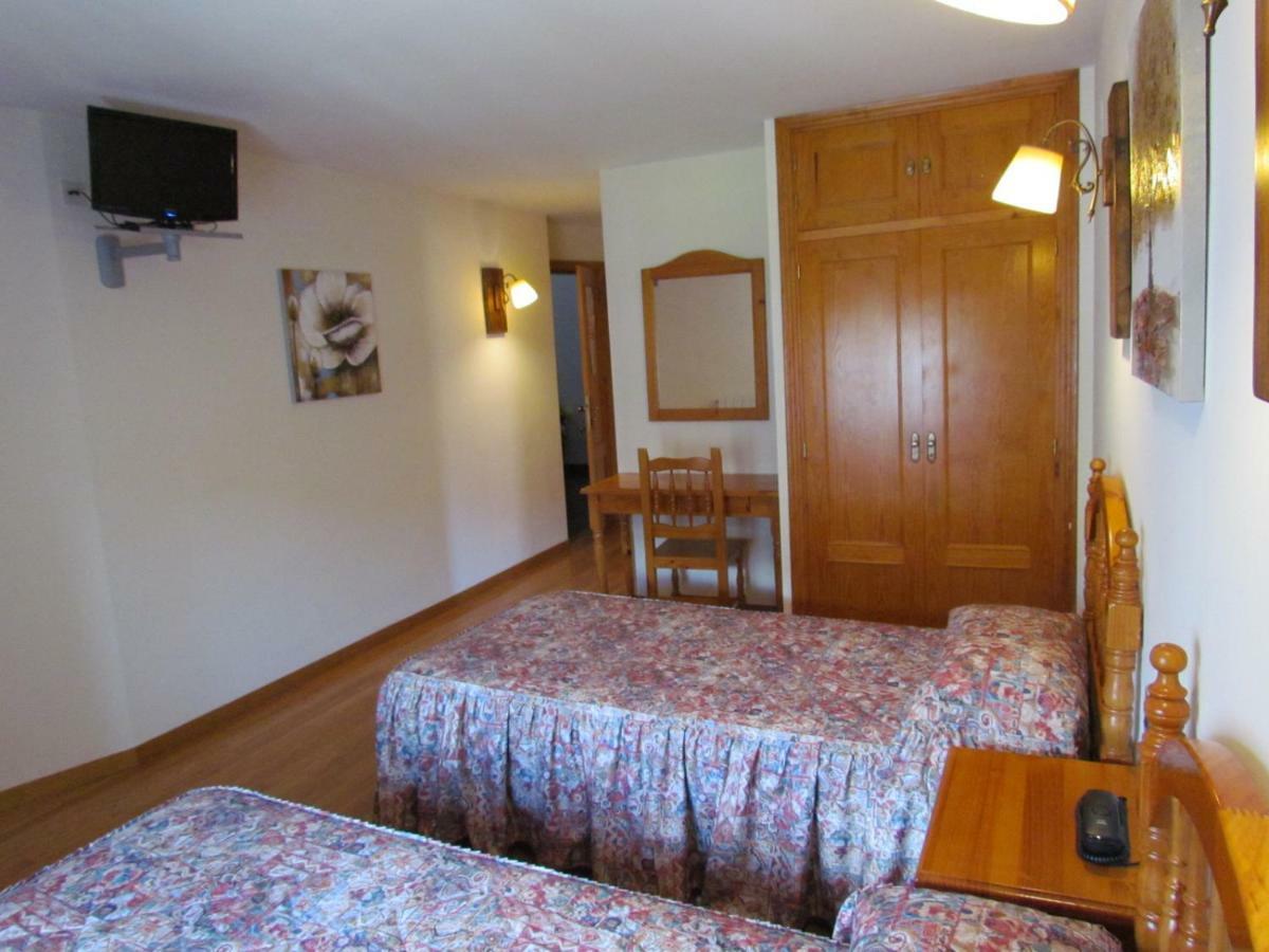 Hotel Las Nieves Linas de Broto ภายนอก รูปภาพ